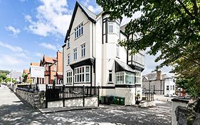 Roomours Llandudno 5*